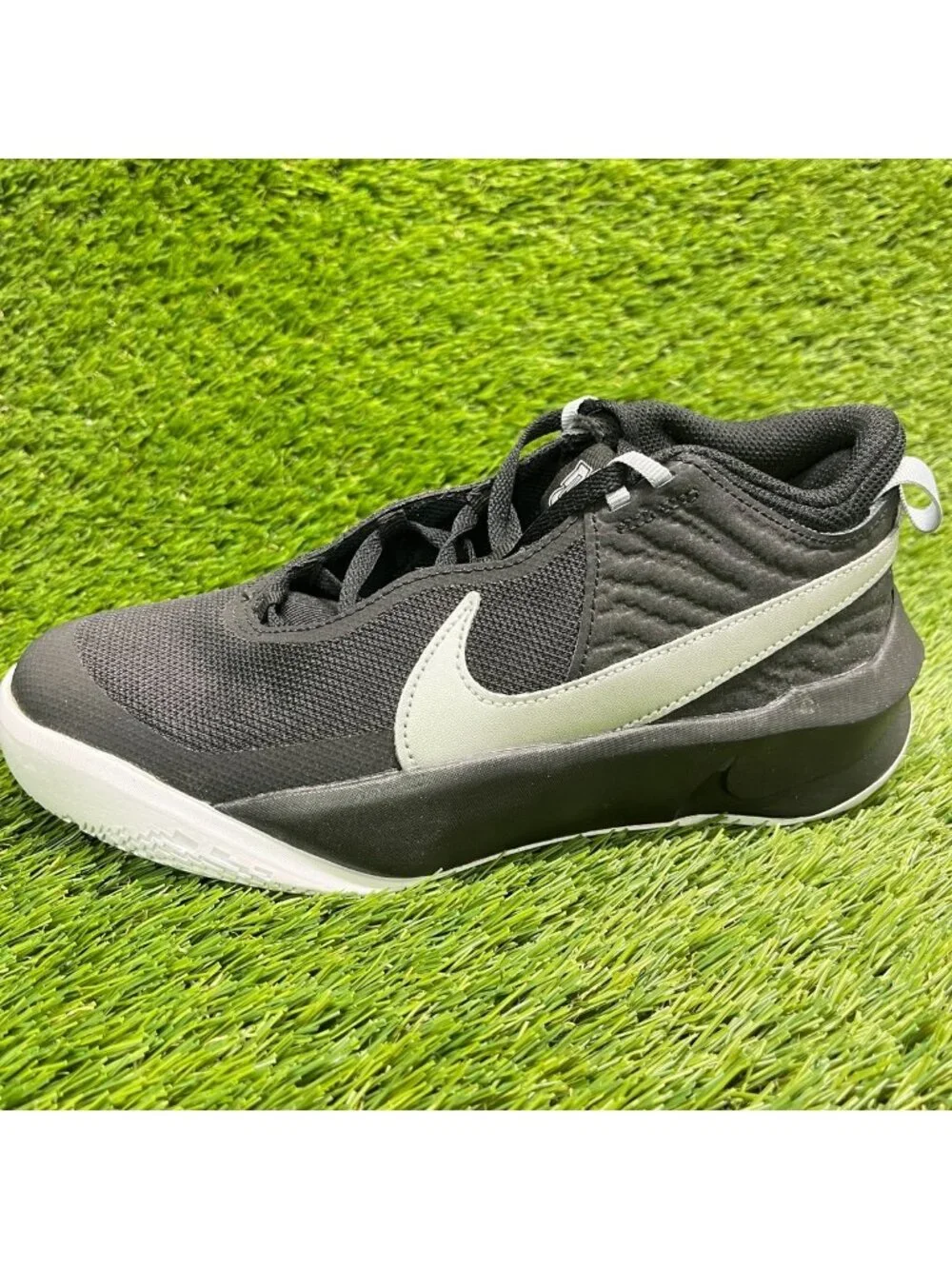 Nike Team Hustle D 10 Boys Size 4.5Y Black Athletic Basketball Shoes Sneakers